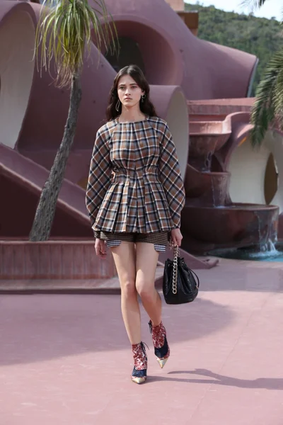 Look 1